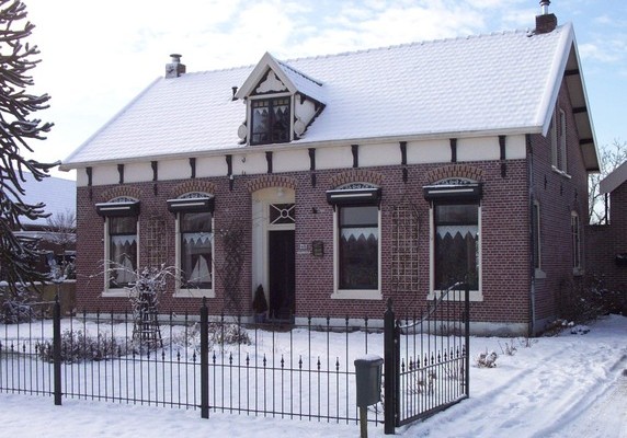 house-in-winter-1234365