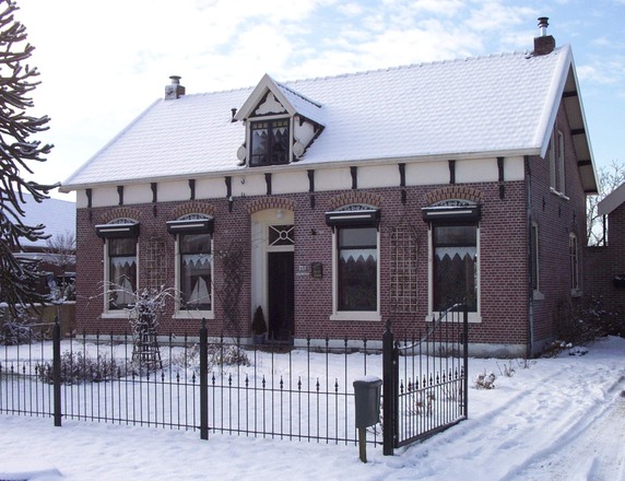 house-in-winter-1234365